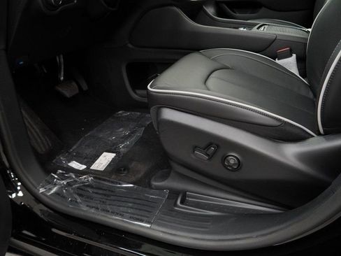 New 2026 Chrysler Pacifica Limited w/ S Appearance Package image 29