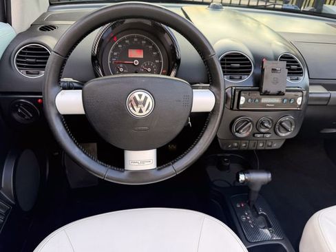 Used 2010 Volkswagen Beetle Final Edition image 18