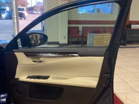 Used 2018 Lexus ES 350 w/ Premier Package image 14