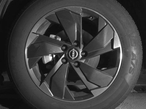 Used 2025 Nissan Rogue SV AWD/4WD image 12