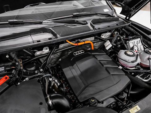 Used 2024 Audi Q5 e Prestige w/ Prestige Package image 62