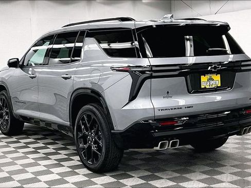 Used 2026 Chevrolet Traverse RS image 3