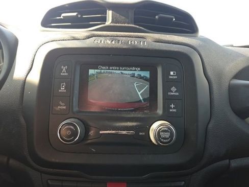 Used 2015 Jeep Renegade Latitude w/ Popular Equipment Group image 28