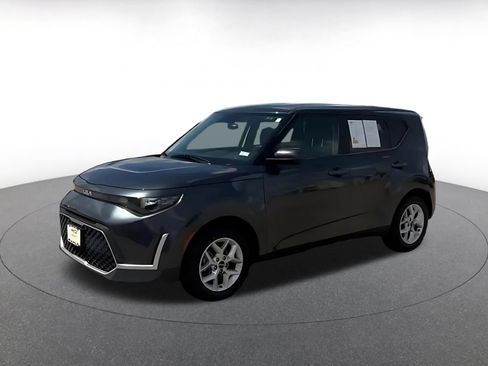 Used 2025 Kia Soul LX w/ LX Technology Package FWD image 7