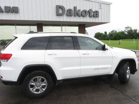 Used 2015 Jeep Grand Cherokee Laredo w/ Quick Order Package 23E AWD/4WD image 2
