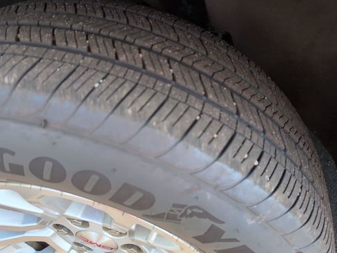 Used 2015 GMC Yukon SLE RWD image 12