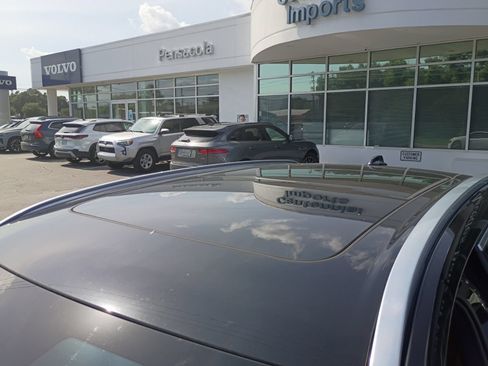 Used 2023 Volvo XC60 B5 Ultimate w/ Climate Package FWD image 10
