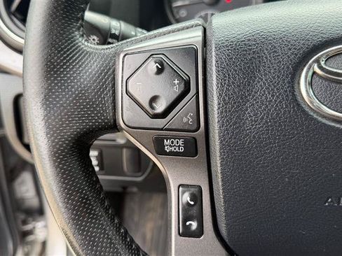 Used 2016 Toyota Tacoma TRD Off-Road w/ Premium & Technology Package RWD image 20