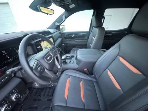 Used 2025 GMC Sierra 1500 AT4 w/ Technology Package AWD/4WD image 28