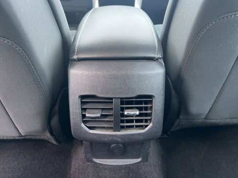 Used 2017 Ford Fusion SE w/ Fusion SE Technology Package image 18