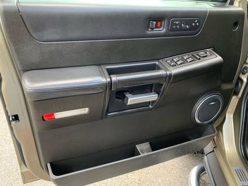 Used 2005 HUMMER H2 SUT w/ Preferred Equipment Group AWD/4WD image 14