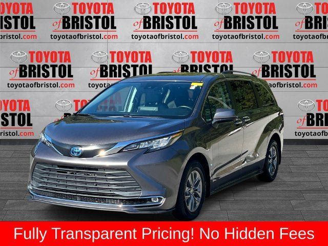 Used 2022 Toyota Sienna XLE FWD image 8