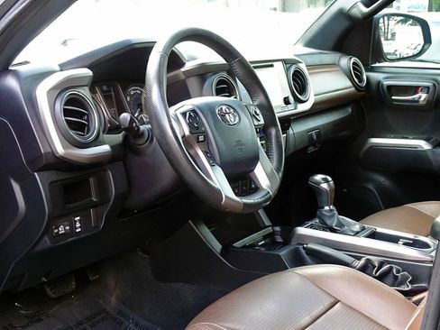 Used 2016 Toyota Tacoma Limited w/ Towing Package RWD image 19