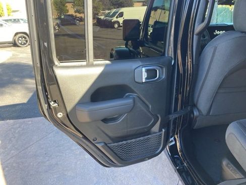 Used 2024 Jeep Wrangler Unlimited image 13