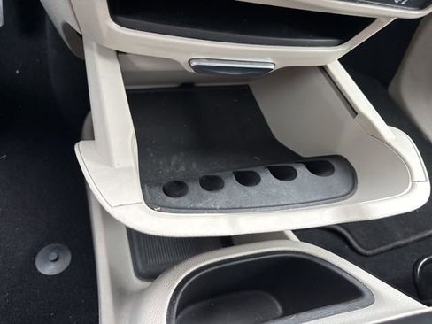 Used 2023 Chrysler Pacifica Touring-L image 18