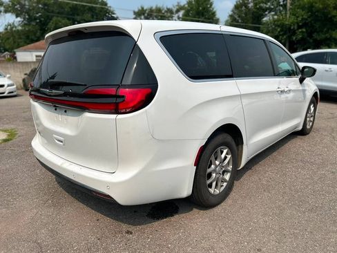 Used 2026 Chrysler Pacifica Select FWD image 5