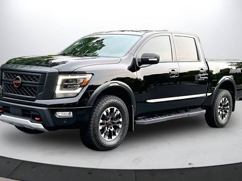 Used 2023 Nissan Titan PRO-4X w/ Pro-4x Convenience Package AWD/4WD image 4