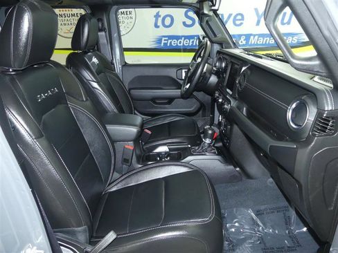Used 2022 Jeep Wrangler Unlimited Sahara image 7