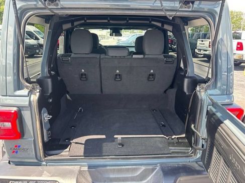 Used 2025 Jeep Wrangler Unlimited Sahara w/ Safety Group AWD/4WD image 26