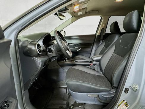 Used 2024 Nissan Kicks SV w/ Interior Electronics Package FWD image 17