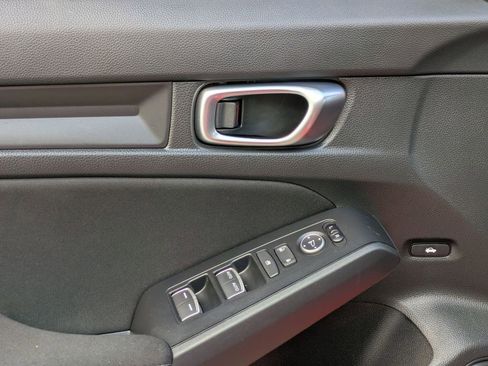 Used 2025 Honda Civic Sport image 13