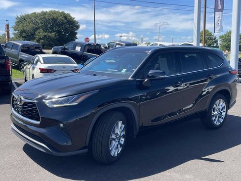 Used 2021 Toyota Highlander Limited FWD image 7