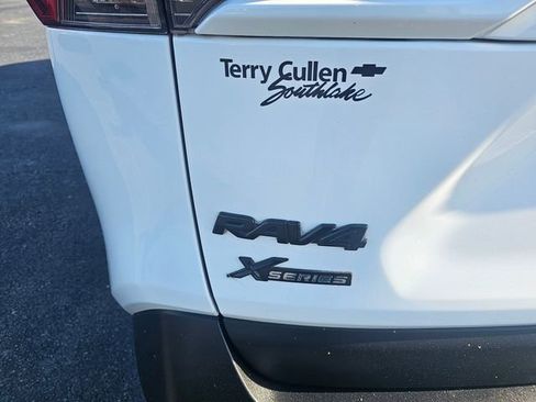 Used 2021 Toyota RAV4 XLE w/ Convenience Package image 11