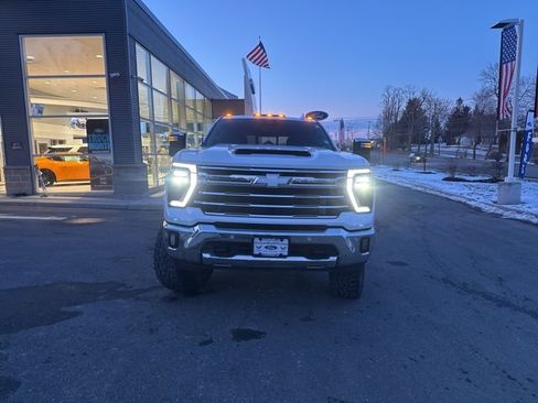 Used 2024 Chevrolet Silverado 2500 LTZ w/ LTZ Plus Package image 3