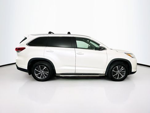 Used 2018 Toyota Highlander XLE w/ Carpet Mat Package (TMS) image 10