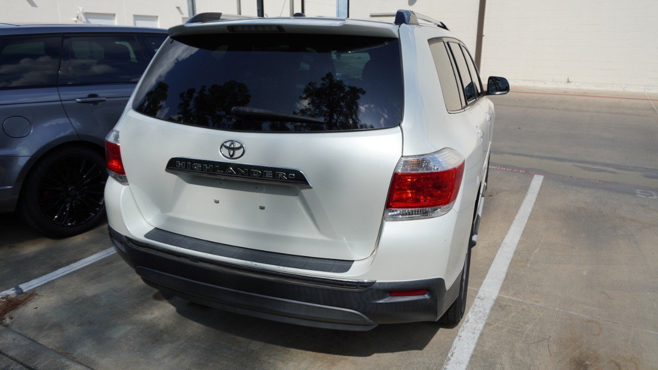 Used 2011 Toyota Highlander Limited w/ Tow Pkg FWD image 6