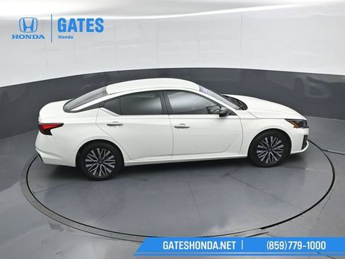 Used 2025 Nissan Altima 2.5 SV FWD image 43