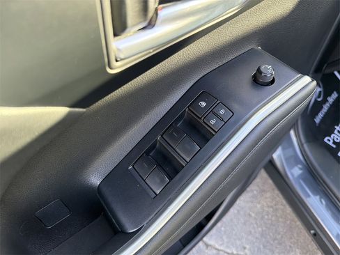 Used 2023 Toyota Highlander XLE image 26