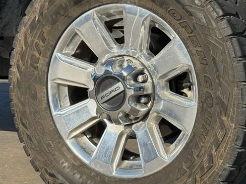 Certified 2022 Ford F250 Platinum w/ FX4 Off-Road Package AWD/4WD image 16