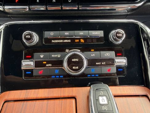 Used 2019 Lincoln Navigator L Reserve w/ Cargo Package AWD/4WD image 34