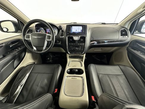 Used 2012 Chrysler Town & Country Touring-L w/ Premium Group FWD image 32
