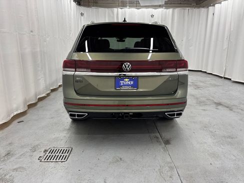 Used 2025 Volkswagen Atlas SEL Premium R-Line image 4