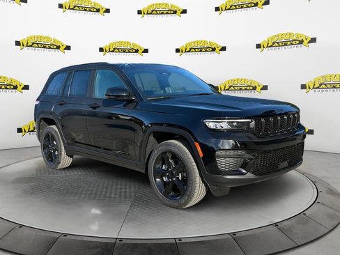 New 2025 Jeep Grand Cherokee Altitude image 7