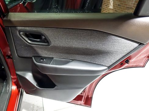 Used 2023 Nissan Rogue S image 28