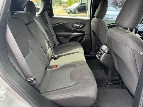 Used 2019 Jeep Cherokee Latitude w/ Popular Appearance Group image 22