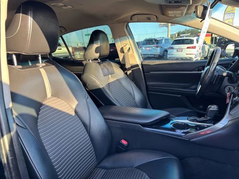 Used 2020 Toyota Camry SE image 10