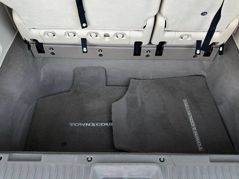 Used 2008 Chrysler Town & Country Limited w/ Trailer Tow Group image 26