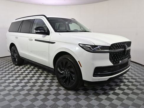 New 2026 Lincoln Navigator Reserve w/ Jet Appearance Package AWD/4WD image 8