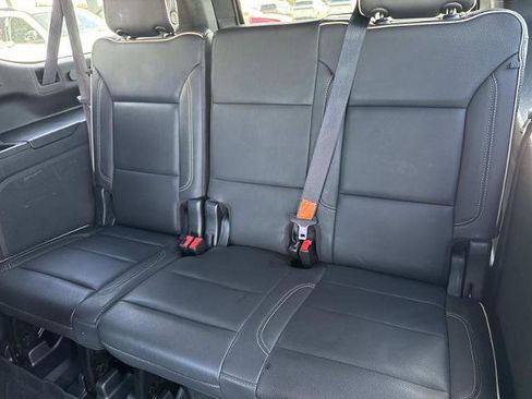 Used 2022 GMC Yukon XL SLT w/ SLT Premium Package image 16