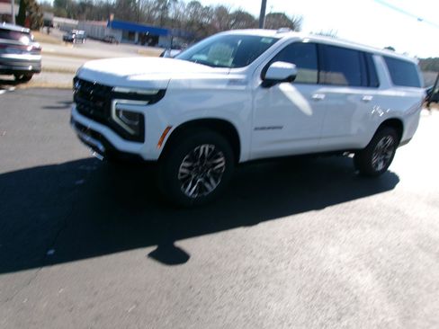 New 2026 Chevrolet Suburban Z71 w/ Comfort Package image 16