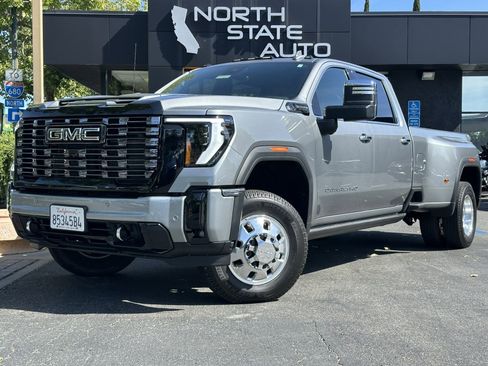 Used 2025 GMC Sierra 3500 Denali Ultimate AWD/4WD image 2