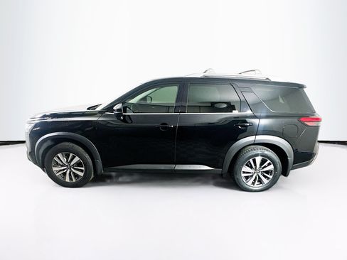 Used 2024 Nissan Pathfinder SL FWD image 4