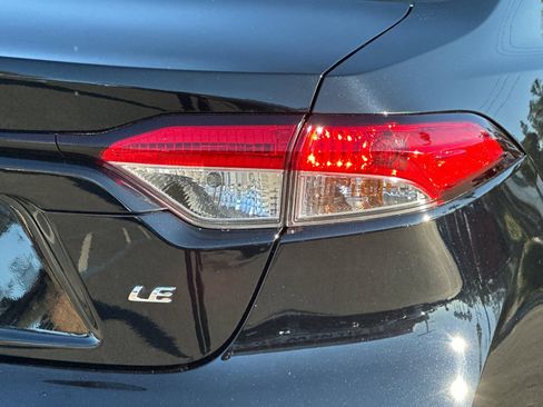 Used 2025 Toyota Corolla LE image 23