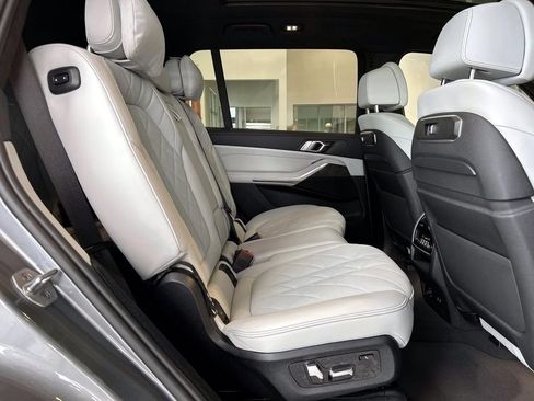 Used 2024 BMW X7 xDrive40i w/ Climate Comfort Package AWD/4WD image 21