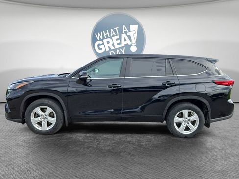 Used 2023 Toyota Highlander LE AWD/4WD image 6