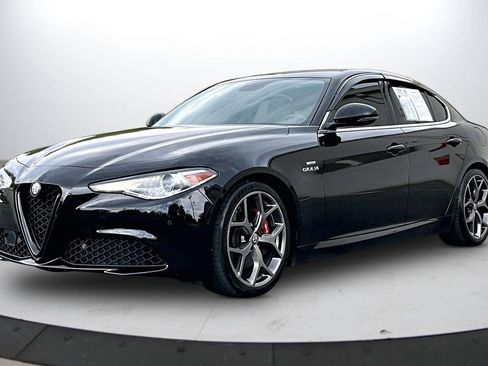 Used 2019 Alfa Romeo Giulia RWD image 4